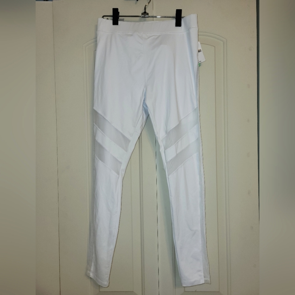 Leggings with Mesh Cutout